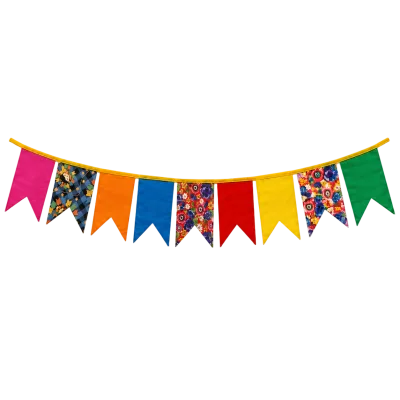 Banderolas de TNT para varal de festa junina, item de base da decoração de arraial.